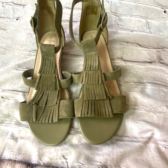 Clarks Olive Suede Abigail Sun Fringe Wedges - Picture 3 of 10